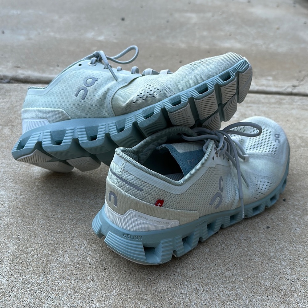 On Cloud X 3 Women’s Running Shoes Size 9